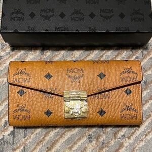 MCM Patricia Visetos Wallet on Chain